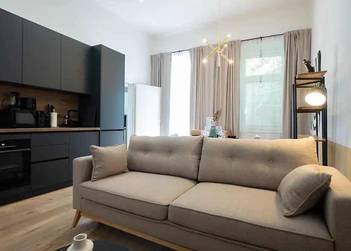 Apartmán Contemporary 1-bed With Balcony In The Heart Of *