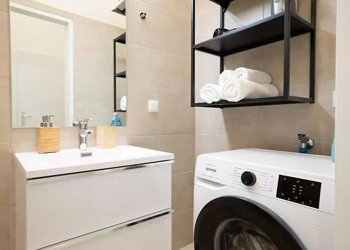 Contemporary 1-bed With Balcony In The Heart Of Apartmán