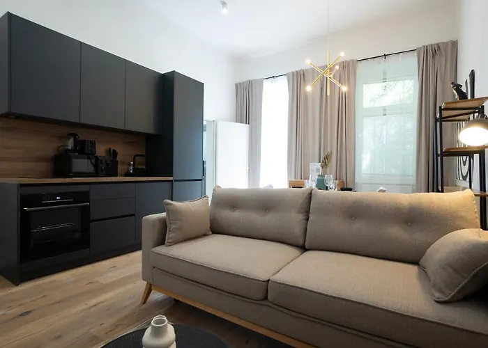 Contemporary 1-bed With Balcony In The Heart Of Apartmán