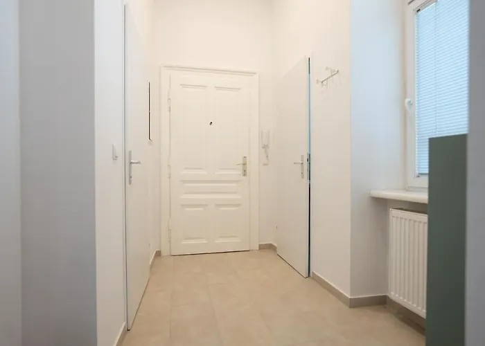 Contemporary 1-bed With Balcony In The Heart Of Apartmán *