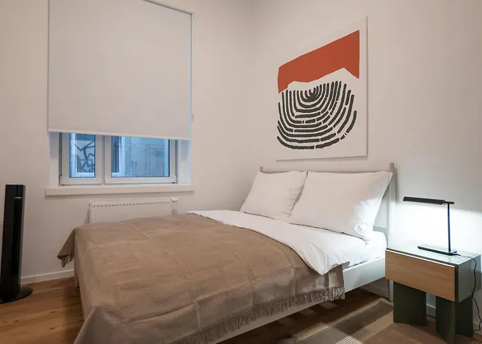 Contemporary 1-bed With Balcony In The Heart Of Apartmán