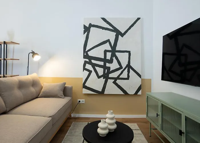 Contemporary 1-bed With Balcony In The Heart Of